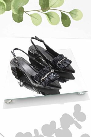 Bambi Siyah Rugan  Kadın Klasik Topuklu Ayakkabi K01188135808