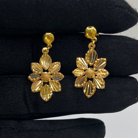 Çiçek Dorika Pullu Sallantılı Sarkıntılı Çıtçıt Altın Vidalı Küpe 22 Ayar 4.49 Gram Kadın