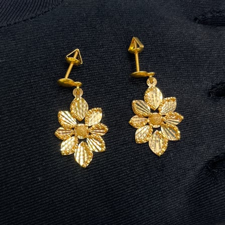Çiçek Dorika Pullu Sallantılı Sarkıntılı Çıtçıt Altın Vidalı Küpe 22 Ayar 4.49 Gram Kadın