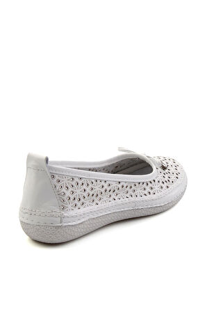 Beyaz Leather Kadın Babet K01331096403