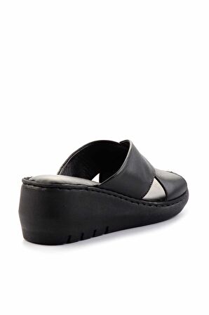 Siyah Hakiki Deri Kadın Terlik K04296060103