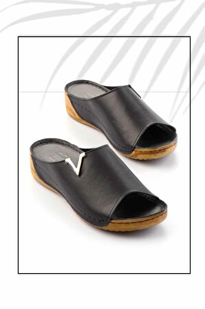 Siyah Hakiki Deri Kadın Terlik K04331021103