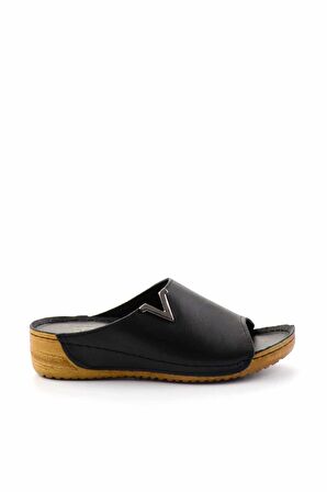 Siyah Hakiki Deri Kadın Terlik K04331021103