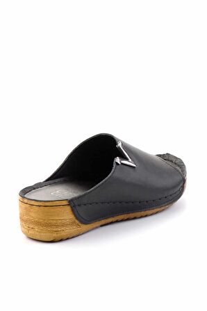 Siyah Hakiki Deri Kadın Terlik K04331021103