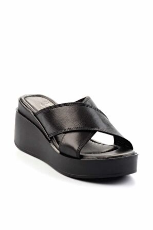 Siyah Hakiki Deri Kadın Terlik K04359022203