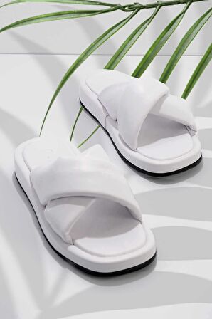 Bambi Beyaz  Kadın Terlik K04503401109