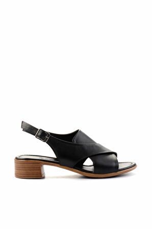 Siyah Hakiki Deri Kadın Klasik Topuklu Ayakkabı K05290032503