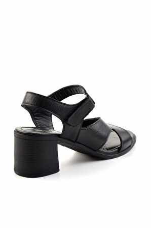 Siyah Hakiki Deri Kadın Sandalet K05586222203
