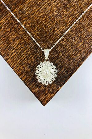 El Işi Çiçek Motifli Telkari Kolye