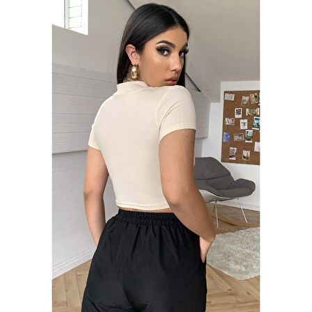 MARSiLYAN- Kadın Ekru Göğüs Dekolteli Yarım Kollu Cut Out Crop Top Bluz