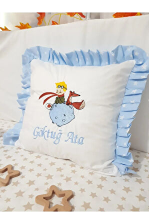 Nakışlı Kırlent Bebek İsimli 40x40 Cm İçi Dolgulu Fırfırlı Kırlent