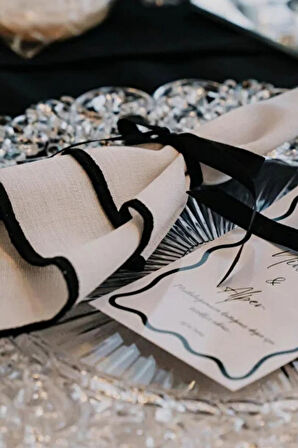 2Li Beyaz %100 Keten Kumaş Siyah Biyeli Peçete