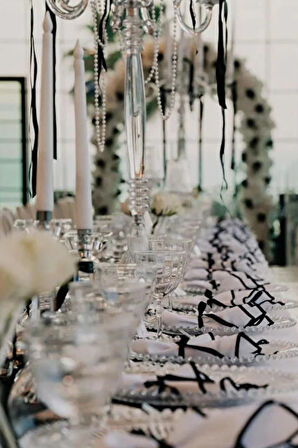 2Li Beyaz %100 Keten Kumaş Siyah Biyeli Peçete