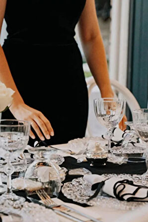 2Li Beyaz %100 Keten Kumaş Siyah Biyeli Peçete