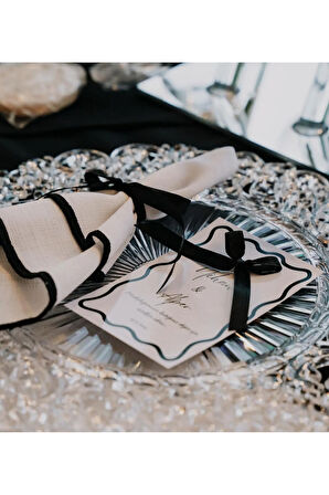 4Lü Beyaz %100 Keten Kumaş Siyah Biyeli Peçete