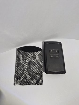 Gogo Hakiki Deri El Yapımı Anahtar Kılıfı Gri-Siyah