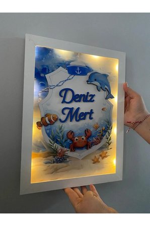 Kişiye Özel Işıklı Bebek Kapı Süsü – Deniz Temalı LED Işıklı Çerçeve (İsimli Tasarım)