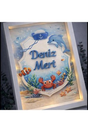 Kişiye Özel Işıklı Bebek Kapı Süsü – Deniz Temalı LED Işıklı Çerçeve (İsimli Tasarım)