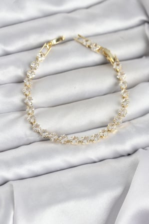 Kare Zirkon Taşlı Gold Renk Pirinç Su Yolu Kadın Bileklik 5886