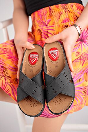 Dolgu Topuk Çapraz Bant Siyah Terlik