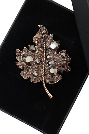 Meşe Yaprağı Broş. Yaka Iğnesi Meşe Yaprağı Broş. Taşlı Tasarım Broş. Kadın Broş. Yaprak Broş.