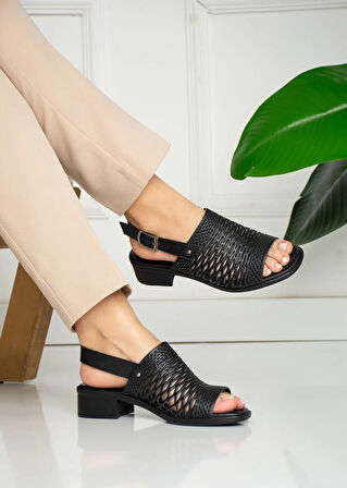 Feles Ortapedik Lazer Detaylı Kadın Sandalet Ayakkabı