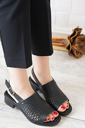 Feles Ortapedik Lazer Detaylı Kadın Sandalet Ayakkabı