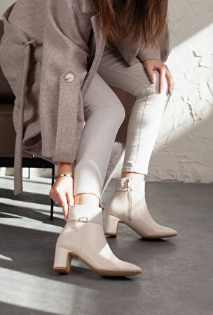 Feles Zarif Toka Kemer Detaylı Topuklu Kadın Bot