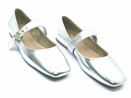 Feles Kemer Detaylı Küt Burun Kadın Babet Ayakkabı