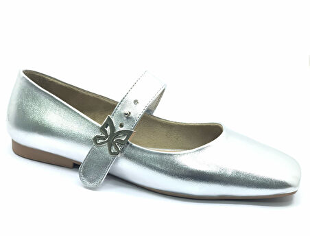 Feles Kemer Detaylı Küt Burun Kadın Babet Ayakkabı