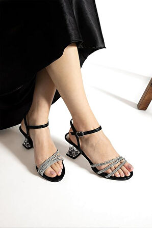 İremsu Üç Şerit Şerit Taş Detaylı 8 cm Şeffaf Topuklu İnce Platform Kadın Abiye Ayakkabı