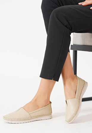 Ayakdaş Hakiki Deri Ortopedik Üstü Saraç Lastik Detaylı Kadın Babet Ayakkabı