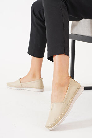 Ayakdaş Hakiki Deri Ortopedik Üstü Saraç Lastik Detaylı Kadın Babet Ayakkabı