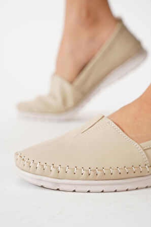 Ayakdaş Hakiki Deri Ortopedik Üstü Saraç Lastik Detaylı Kadın Babet Ayakkabı