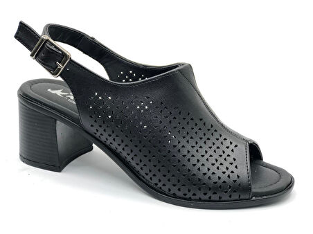 Ayakdaş Toka Detaylı Kadın Sandalet Ayakkabı