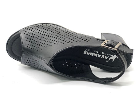 Ayakdaş Toka Detaylı Kadın Sandalet Ayakkabı