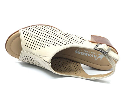 Ayakdaş Toka Detaylı Kadın Sandalet Ayakkabı