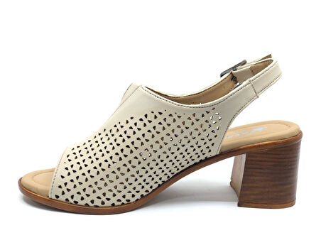 Ayakdaş Toka Detaylı Kadın Sandalet Ayakkabı