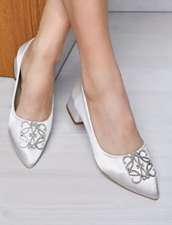 Feles Taş Toka Detaylı Kadın Klasik Ayakkabı