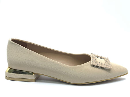 Feles Kare Taş Toka Detaylı Kadın Klasik Ayakkabı