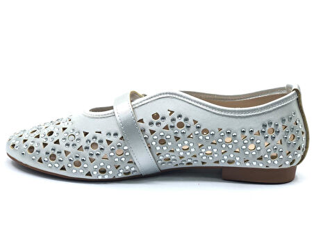 Feles Delik Taş Detaylı Kadın Babet Ayakkabı