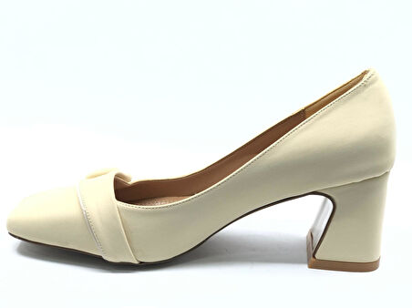 Feles Düğme Detaylı Küt Burun Topuklu Kadın Ayakkabı