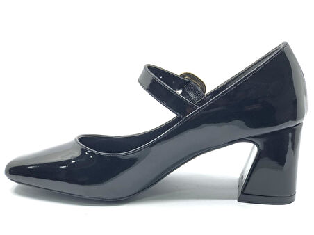 Feles Baretli Detaylı Küt Burun Topuklu Kadın Ayakkabı