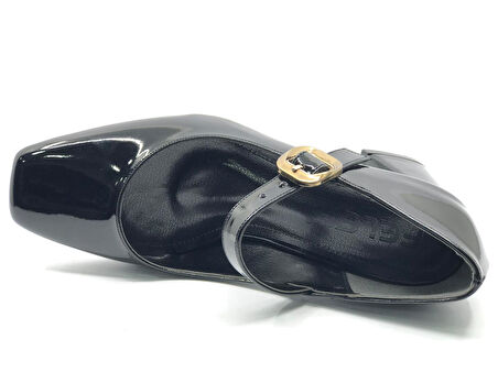 Feles Baretli Detaylı Küt Burun Topuklu Kadın Ayakkabı