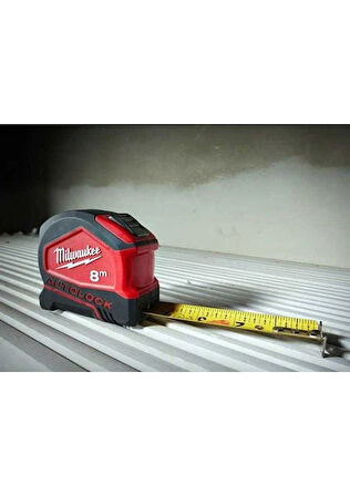 Milwaukee Ağır Hizmet Tipi Autolock Şerit Metre 8m - 4932464664