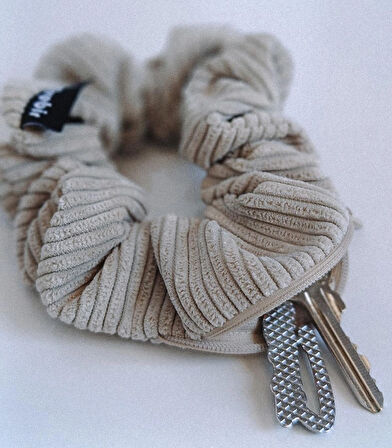 KADİFE BEJ FERMUARLI LASTİKLİ KADIN TOKA