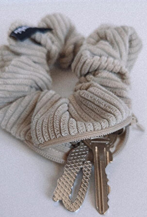 KADİFE BEJ FERMUARLI LASTİKLİ KADIN TOKA