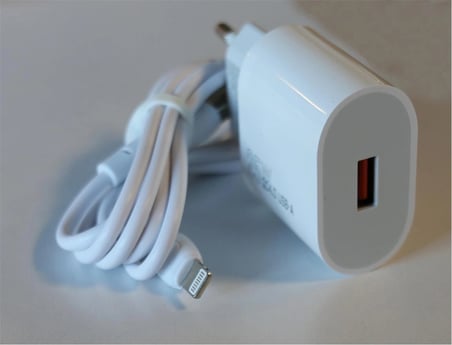 Elba ELB07-USB-25WIOS Beyaz 25W Usb Ev Şarj Kafa+ Usb 1mt Lightning Kablo QC4.0 Hızlı Şarj (KDO)