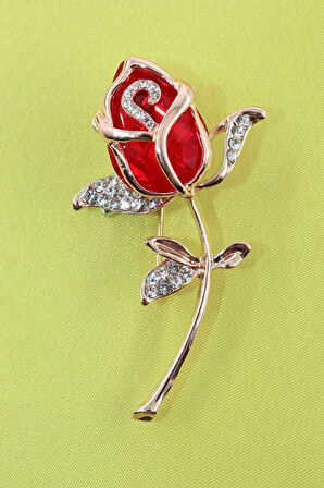 Kırmızı gül broş. Taşlı tasarım gül broş. Yaka iğnesi gül broş. Kadın broş. Broş. Gül broş.