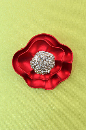 Kırmızı gül broş. Taşlı tasarım kırmızı gül broş. Yaka iğnesi gül broş. Kadın broş. Broş. Gül broş.